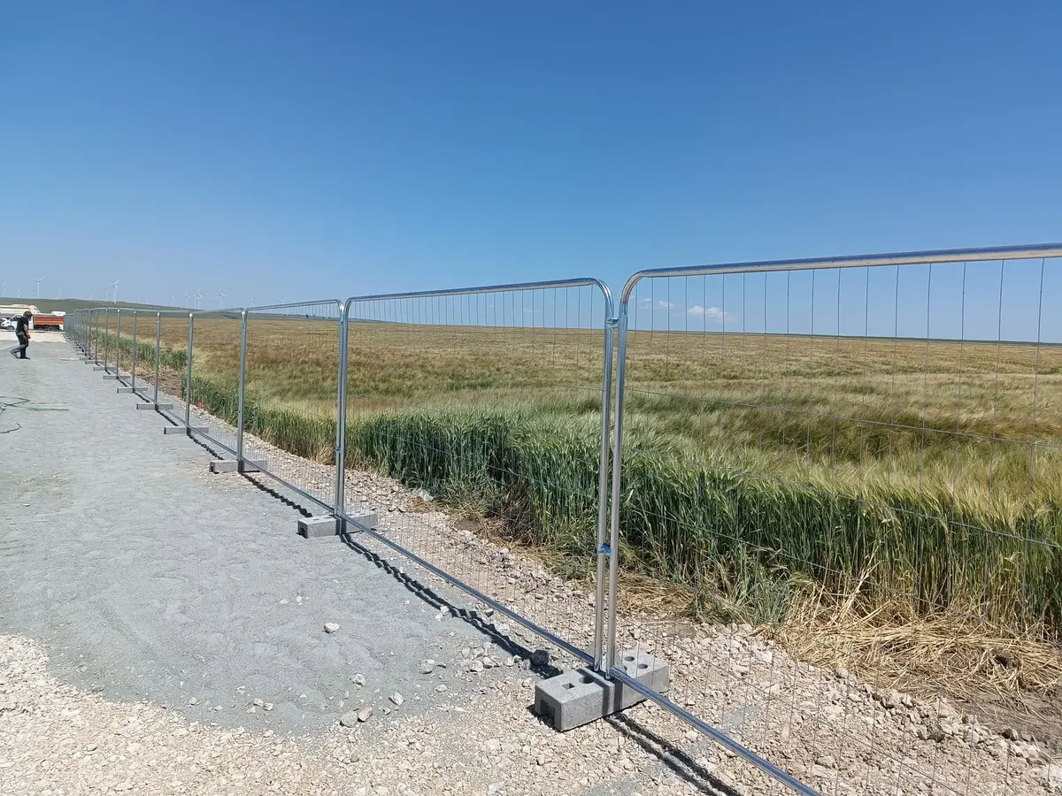 Imprejmuire cu gard mobil de santier la un parc eolian