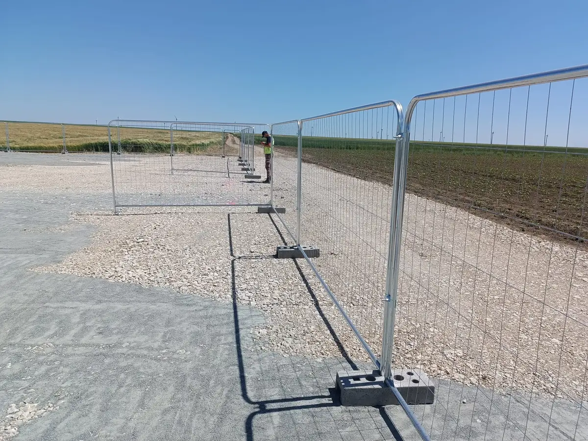 Imprejmuire cu gard mobil de santier la un parc eolian