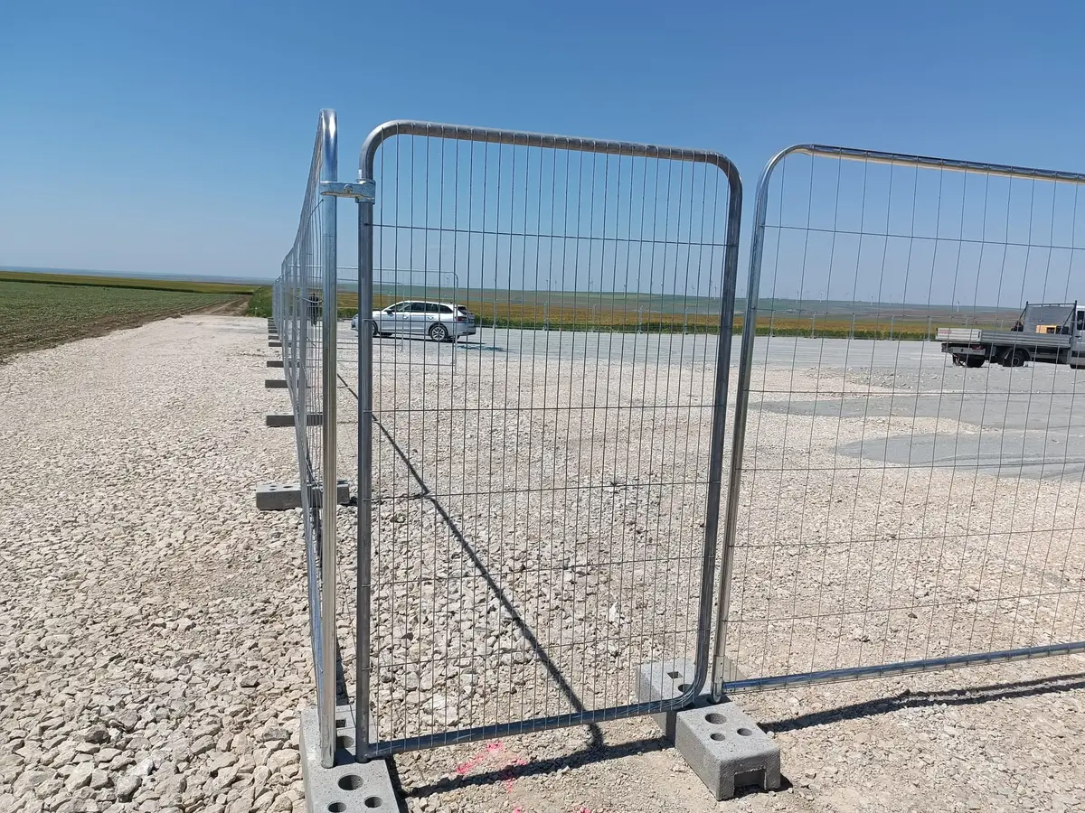 Imprejmuire cu gard mobil de santier la un parc eolian