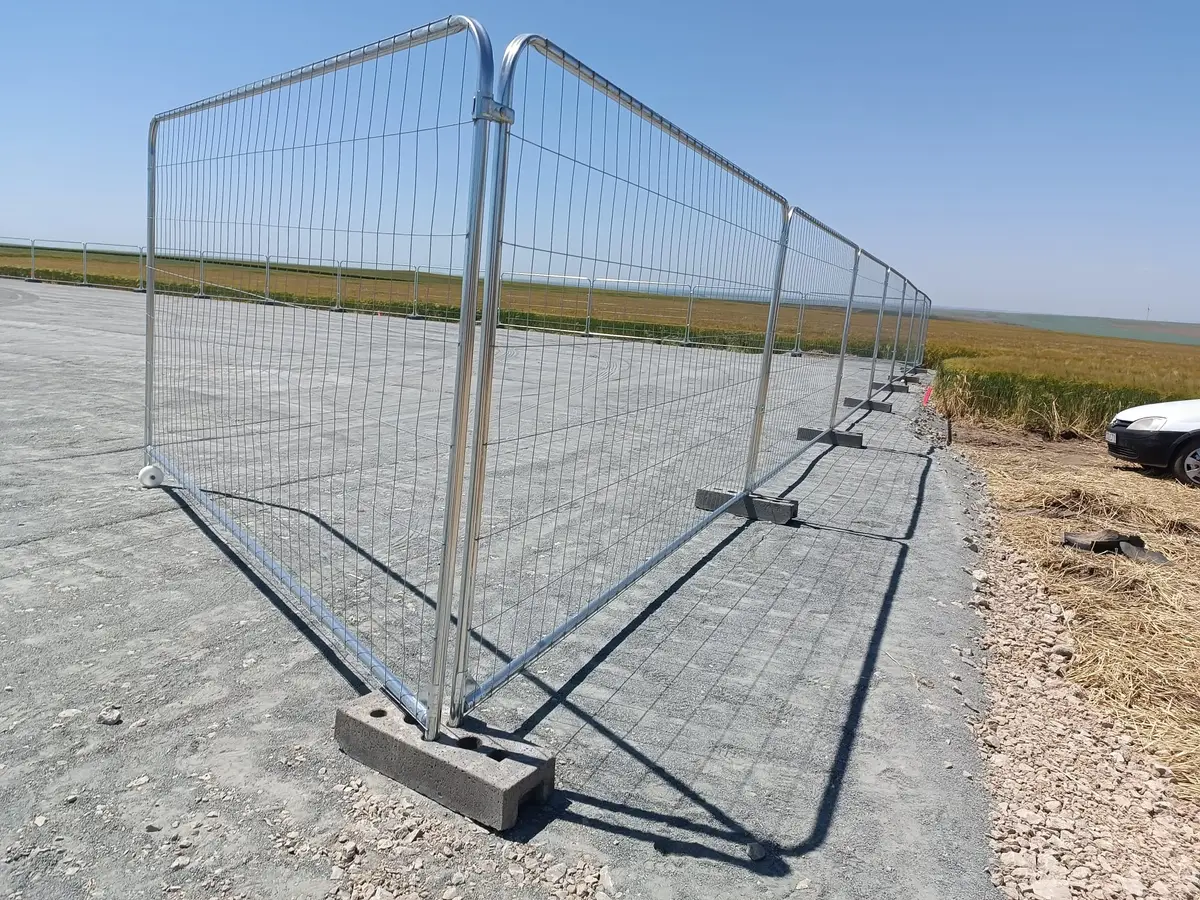 Imprejmuire cu gard mobil de santier la un parc eolian