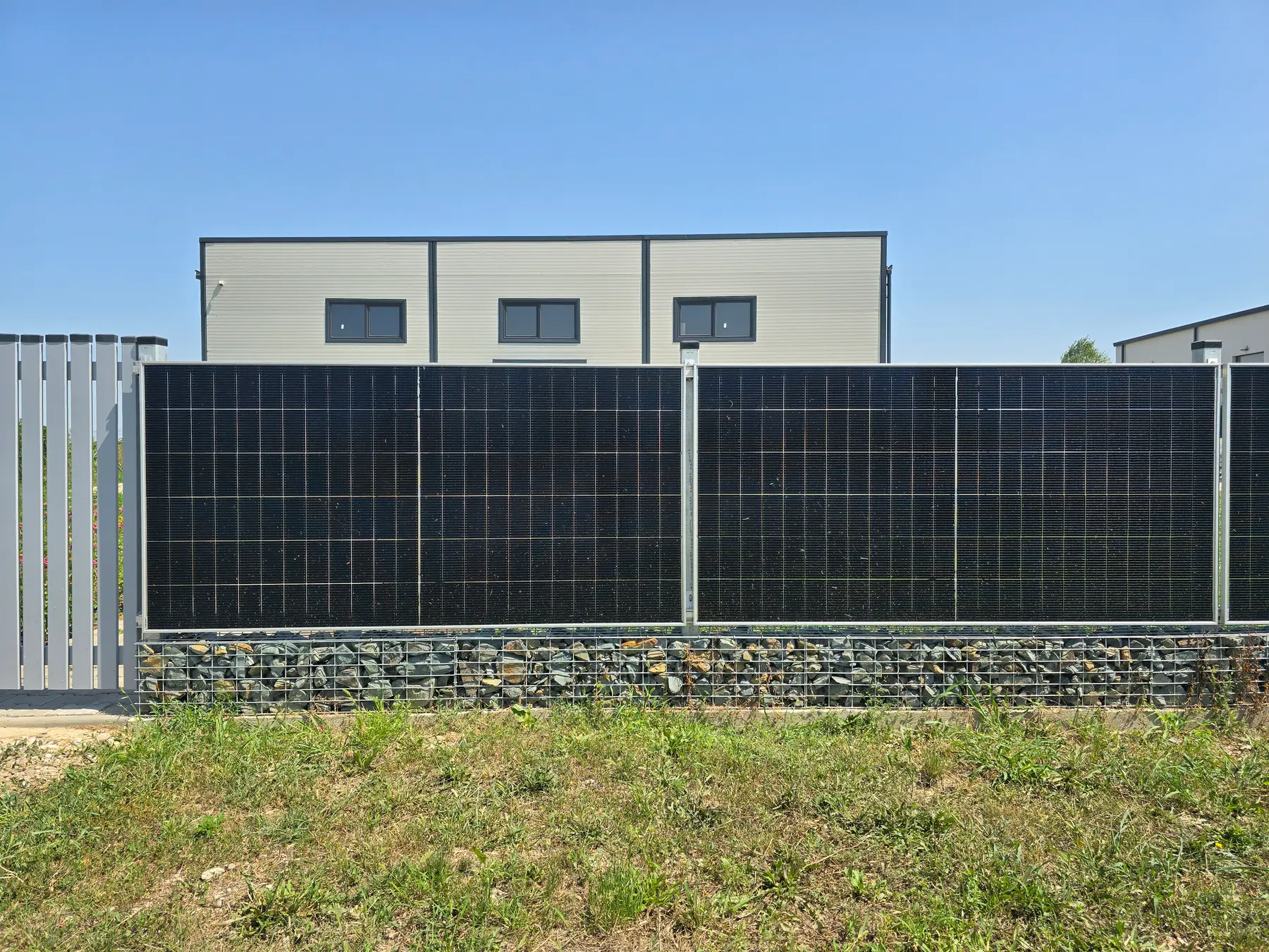 Gard din panouri fotovoltaice