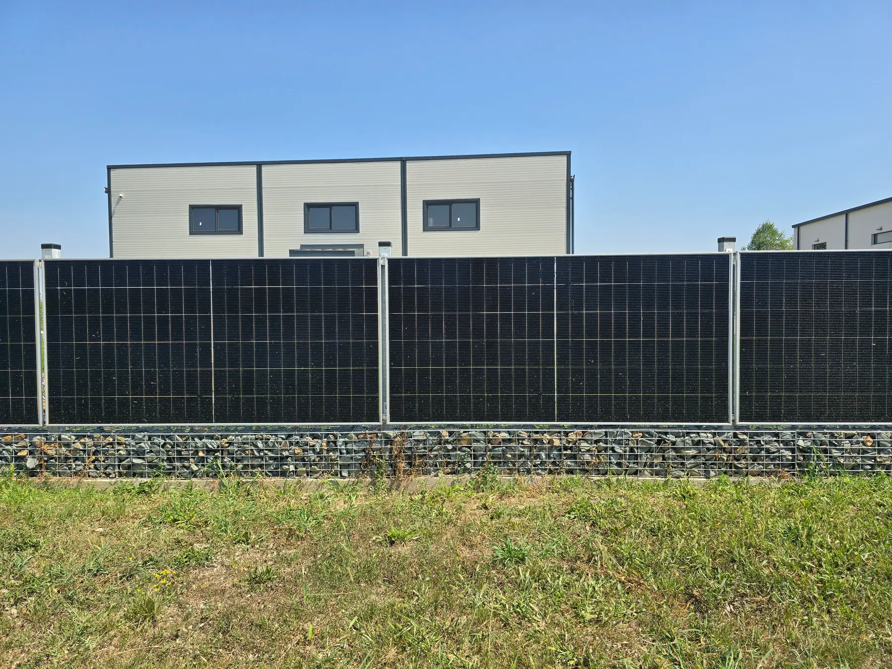 Gard din panouri fotovoltaice