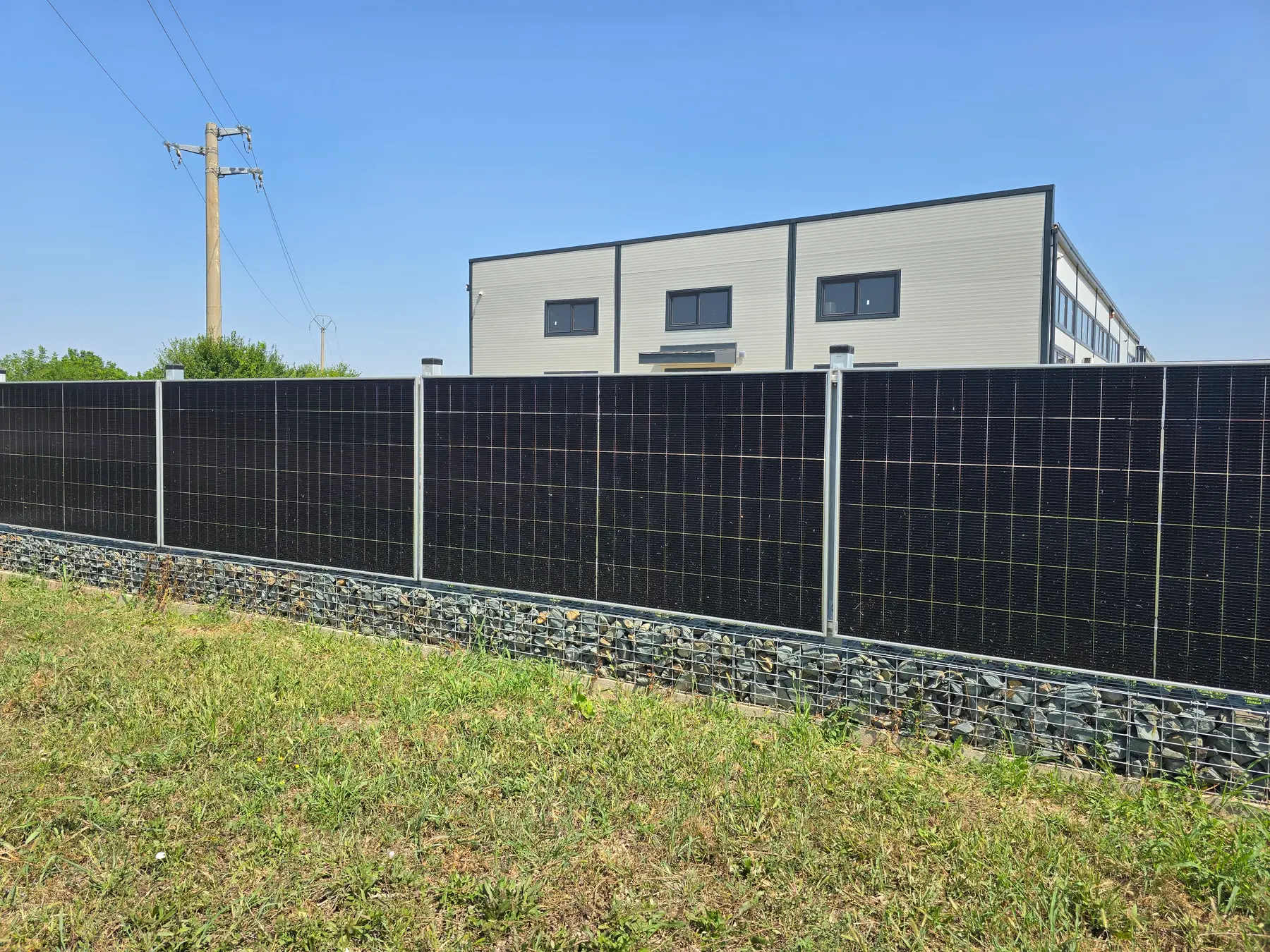 Gard din panouri fotovoltaice