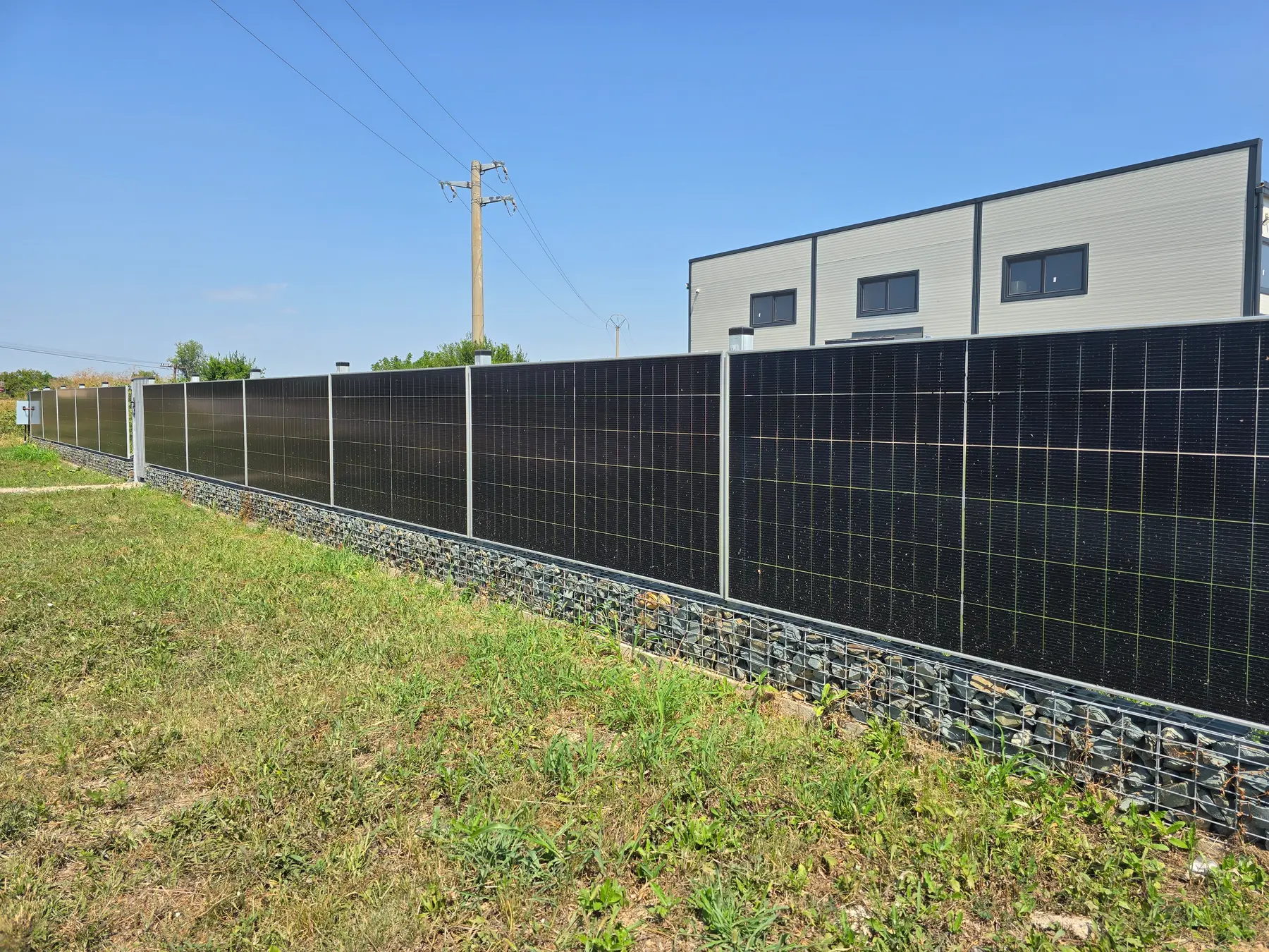 Gard din panouri fotovoltaice