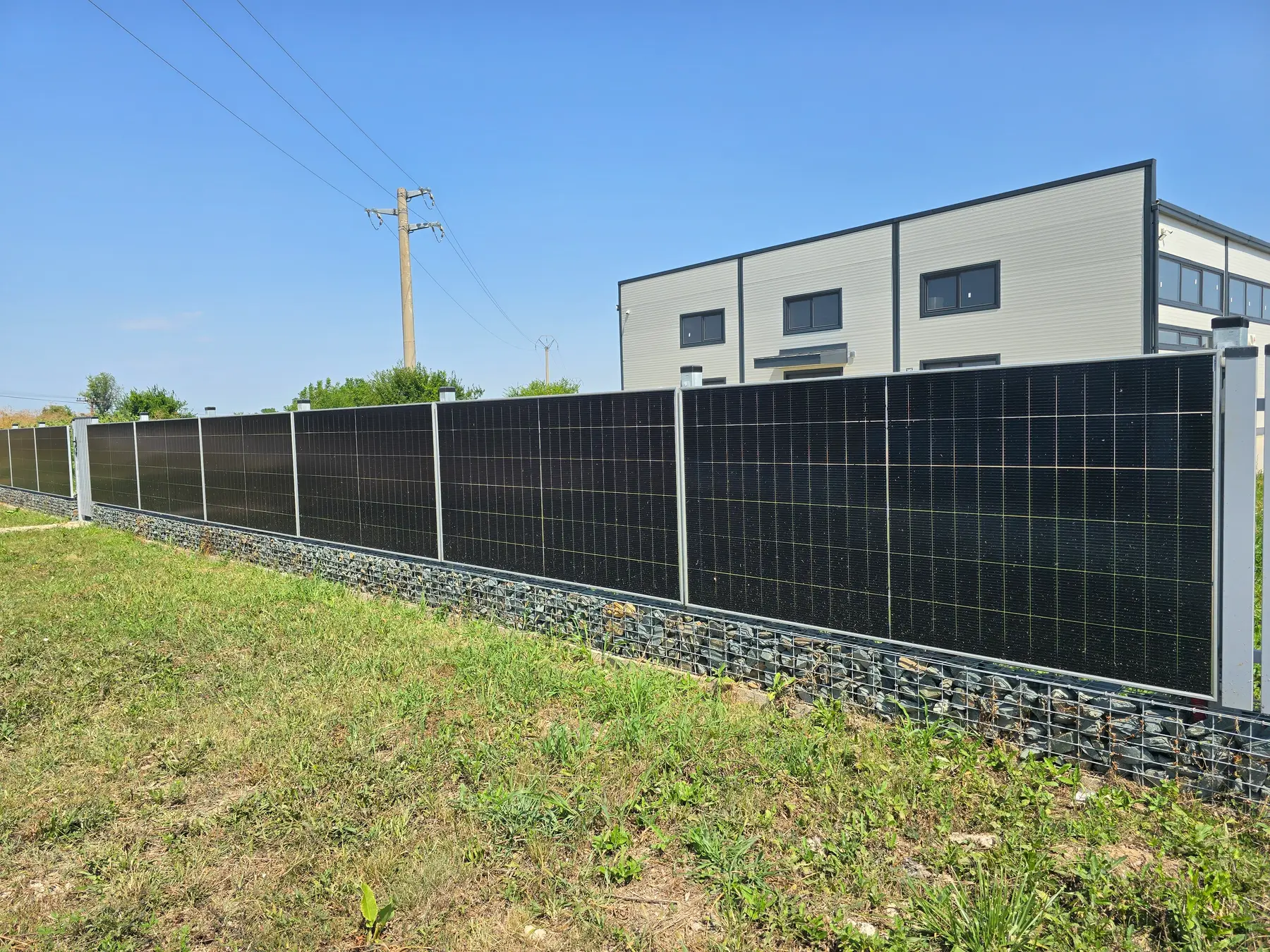 Gard din panouri fotovoltaice