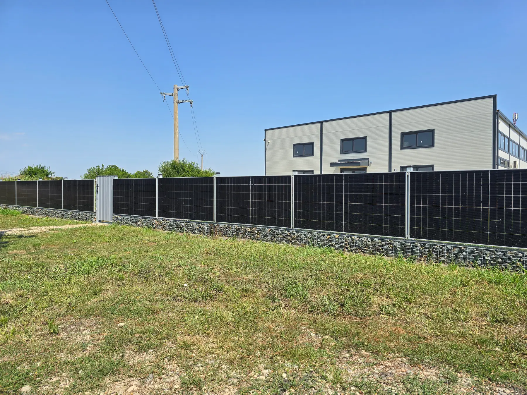 Gard din panouri fotovoltaice