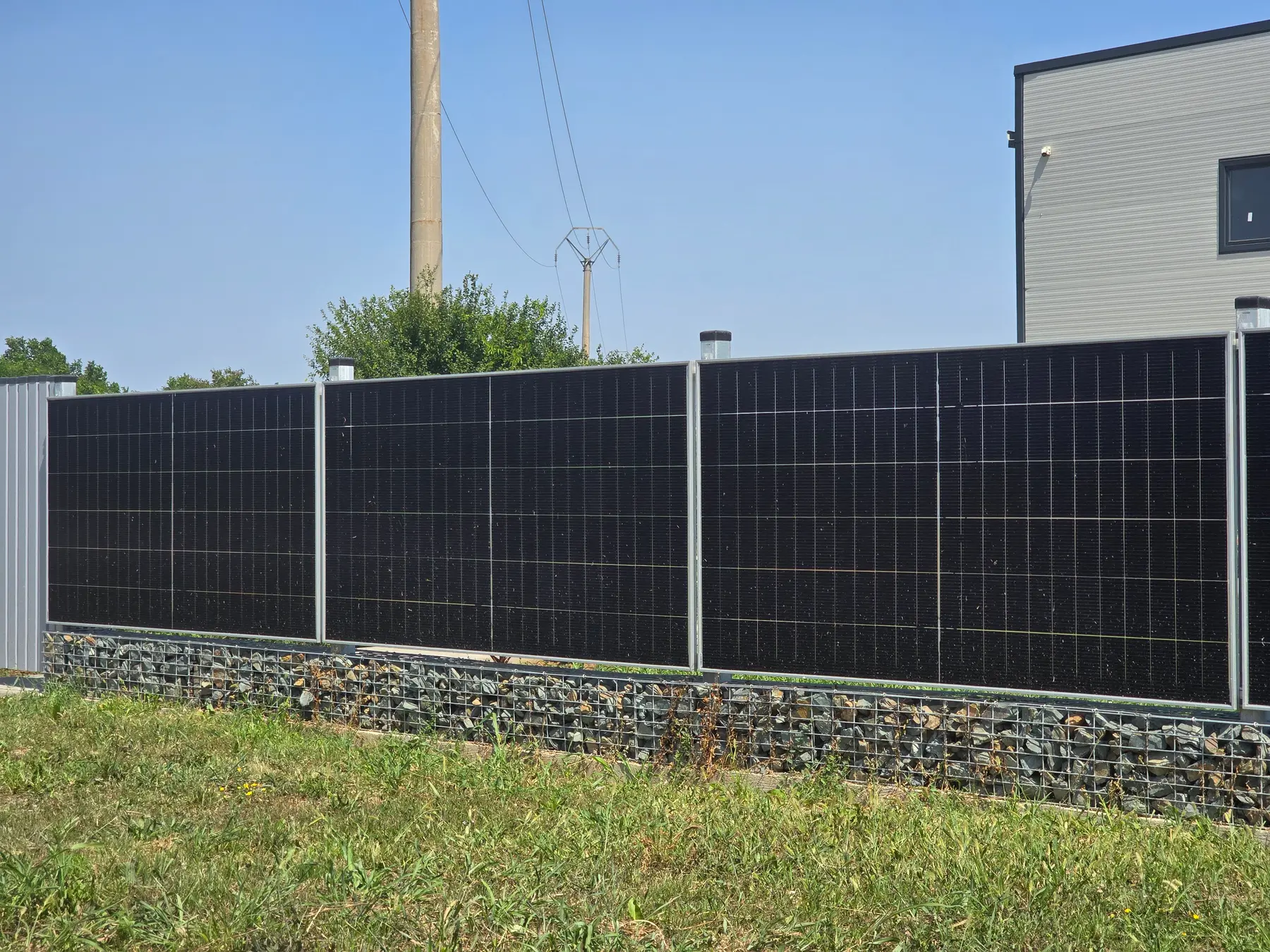 Gard din panouri fotovoltaice
