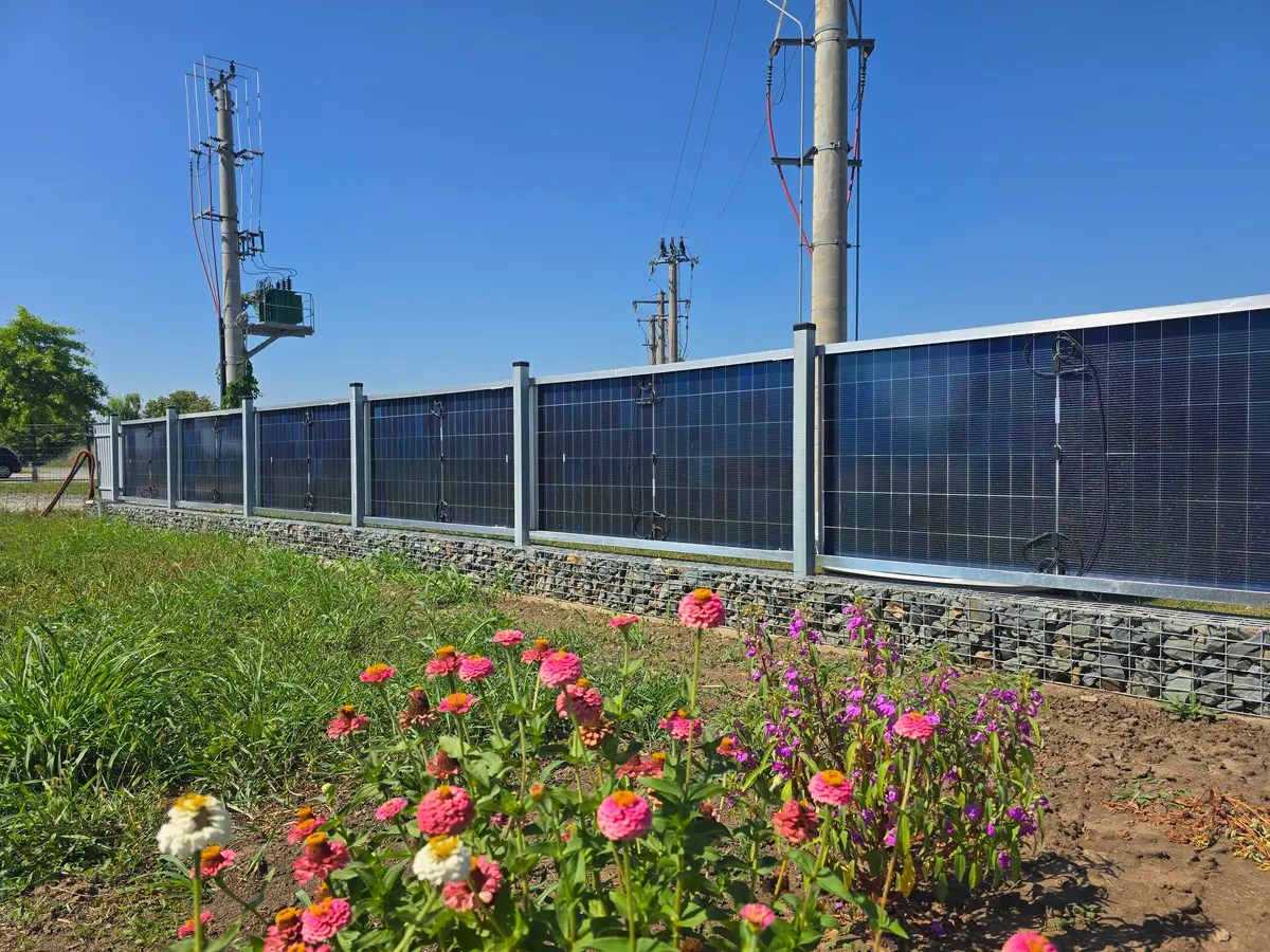 Gard din panouri fotovoltaice