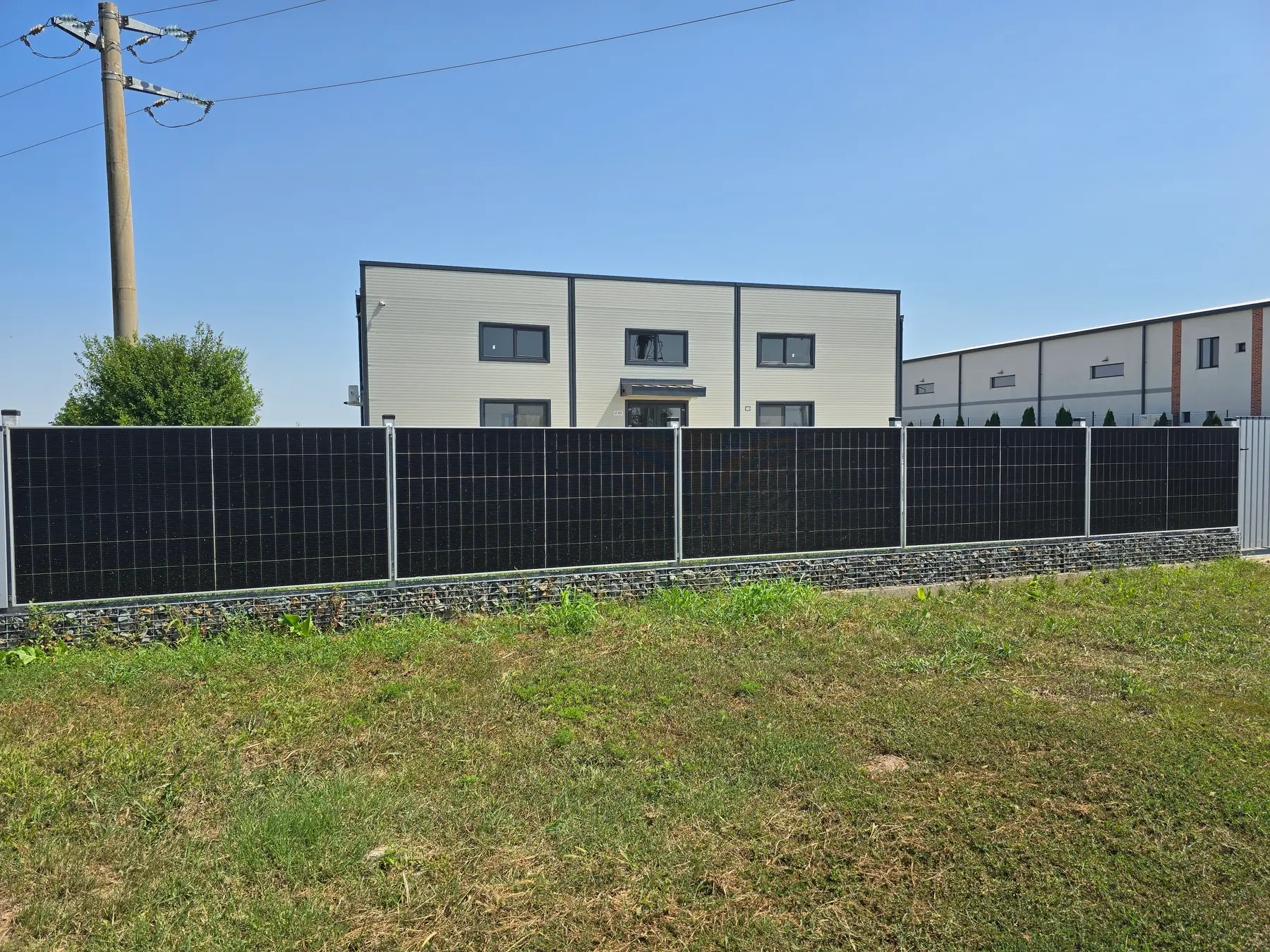 Gard din panouri fotovoltaice