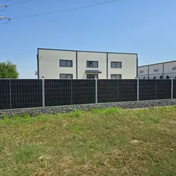Gard din panouri fotovoltaice