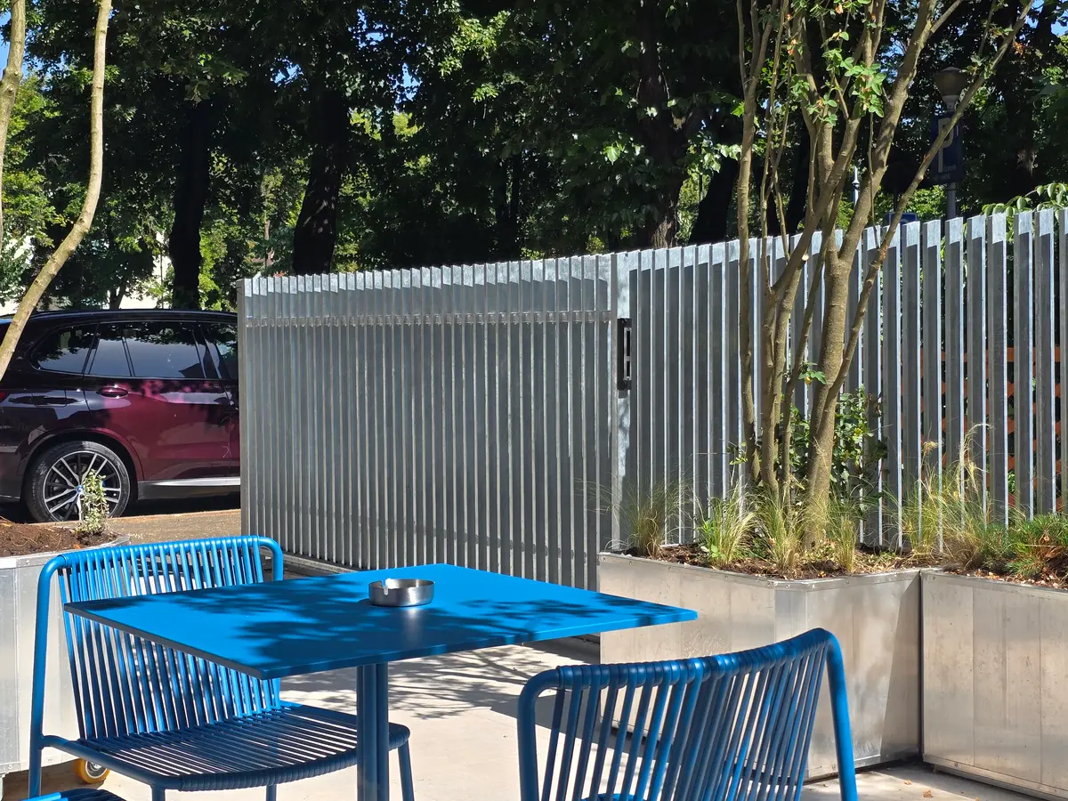 Gard tip infinity zincat la cald la o cafenea din nordul bucurestiului