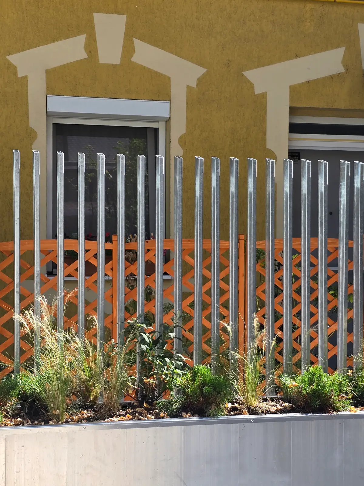 Gard tip infinity zincat la cald la o cafenea din nordul bucurestiului