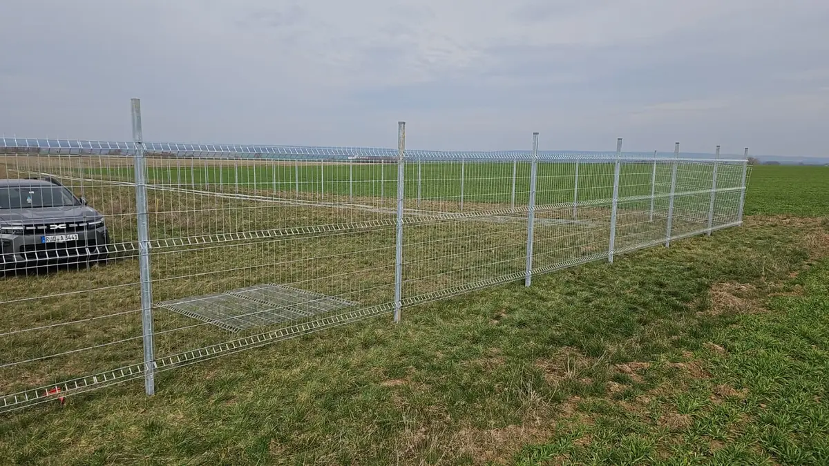 Parc fotovoltaic cu gard bordurat in Germania