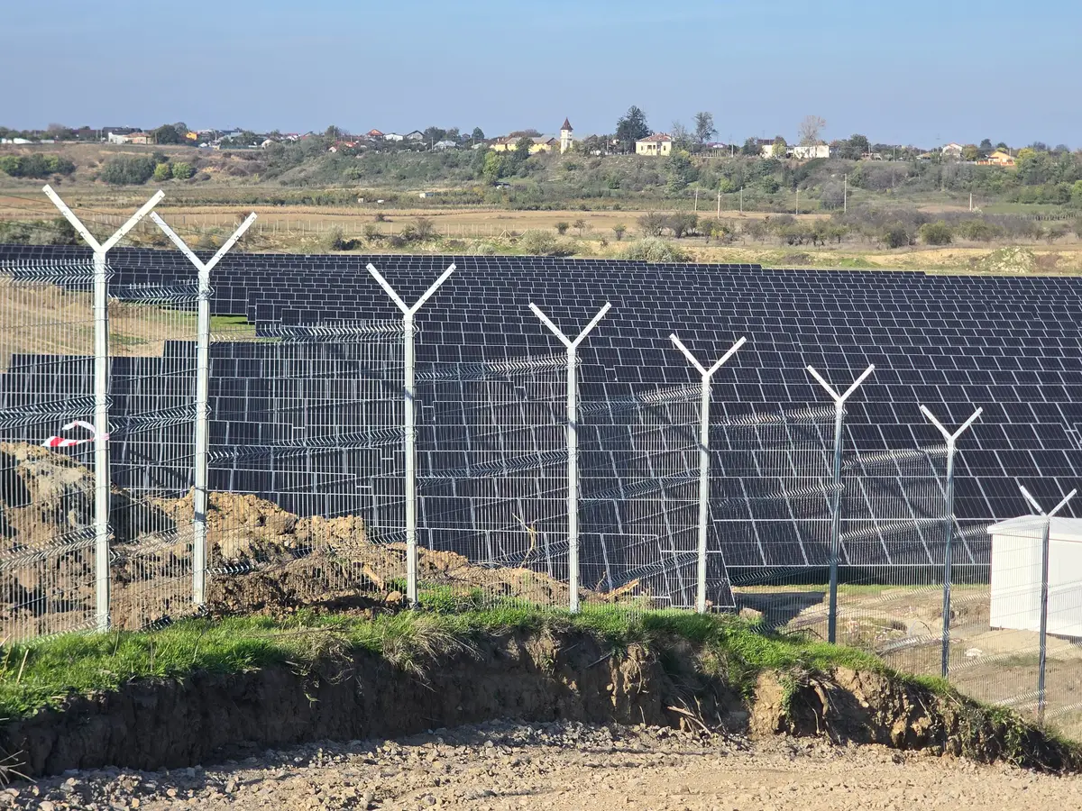 Gard bordurat zincat parc fotovoltaic waldevar