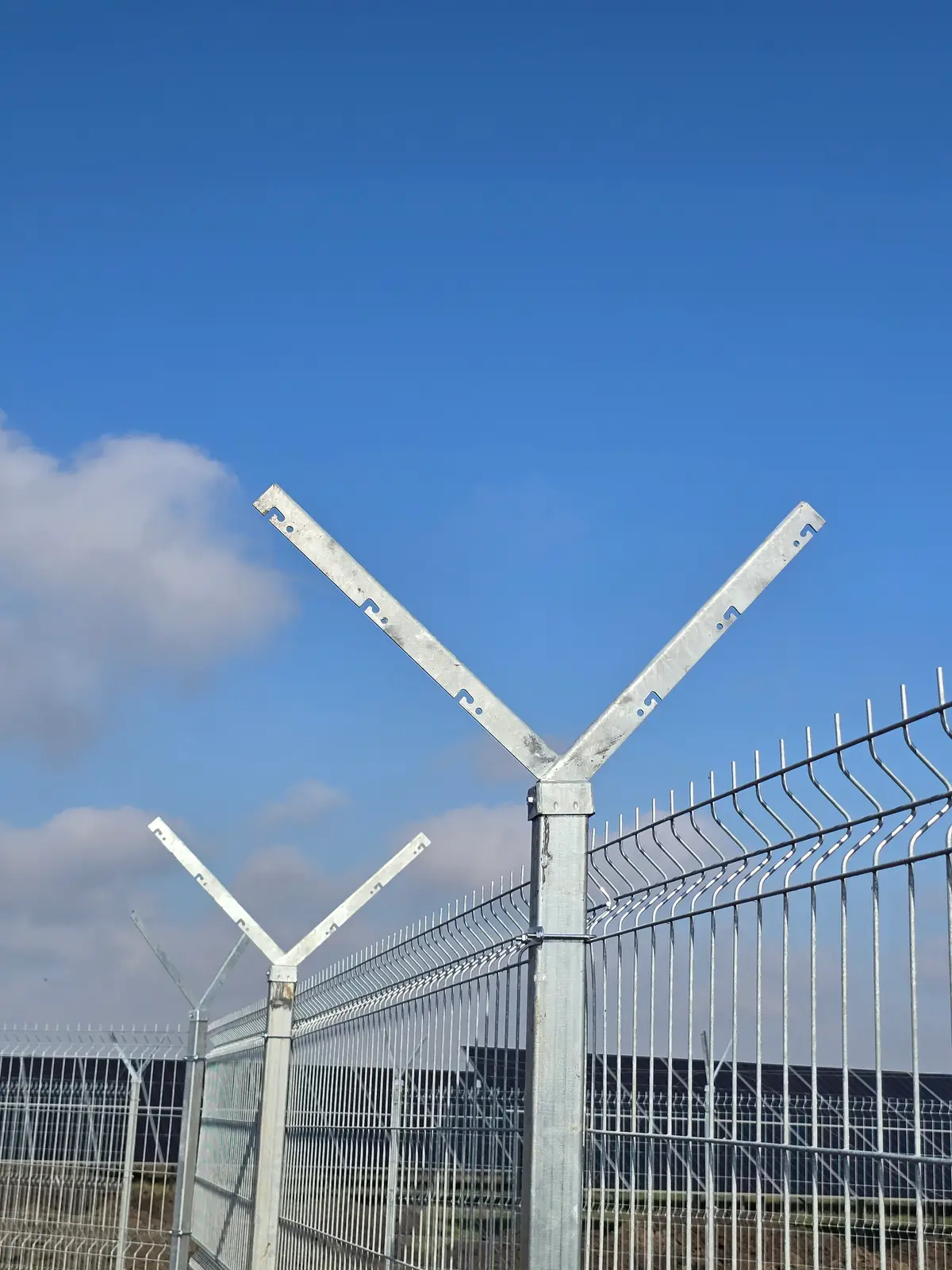 Gard bordurat zincat parc fotovoltaic waldevar