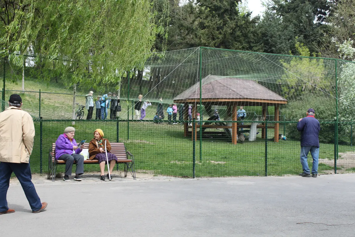 Gard Parc IOR Pasari si Rate