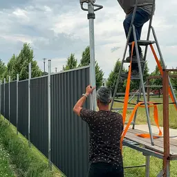 Gard de santier semi permanent cu stalpi batuti