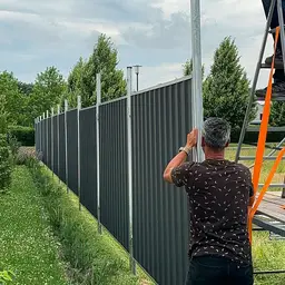 Gard de santier semi permanent cu stalpi batuti