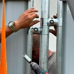 Gard de santier semi permanent cu stalpi batuti