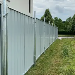 Gard de santier semi permanent cu stalpi batuti