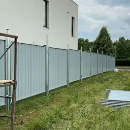 Gard de santier semi permanent cu stalpi batuti