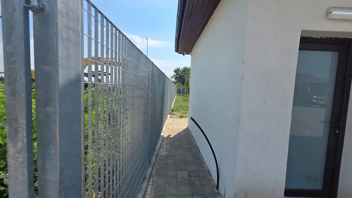 Gard loc de joaca si teren fotbal dambovita