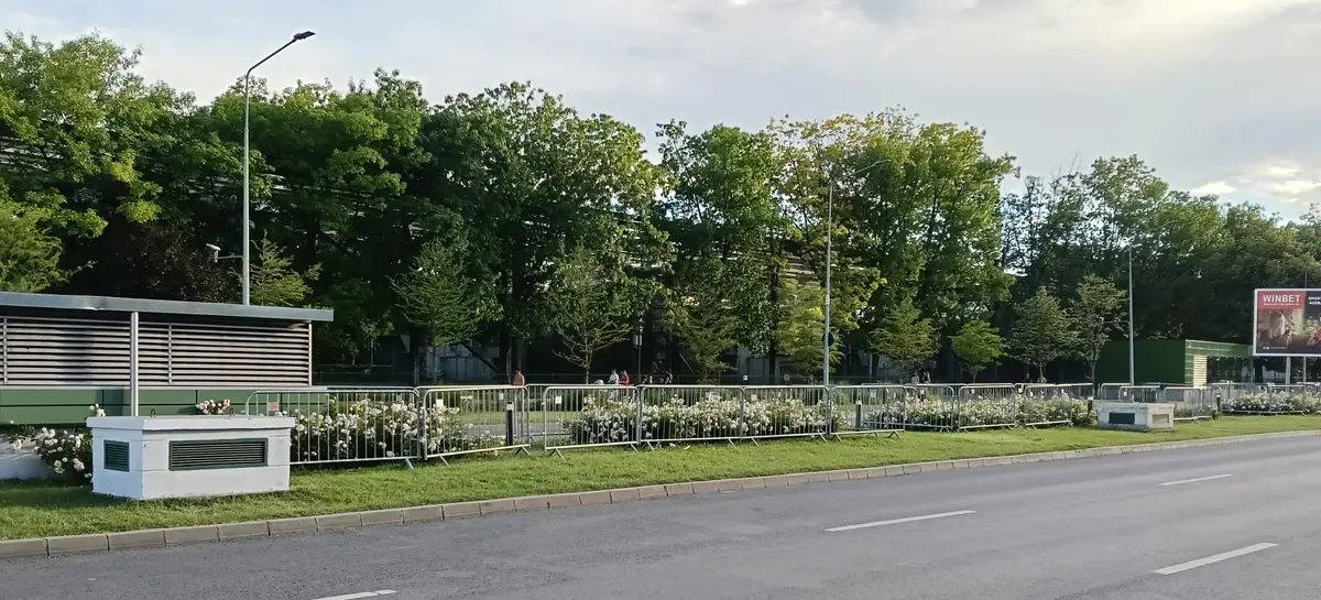 Gard mobil Decorio ce imprejmuieste flori