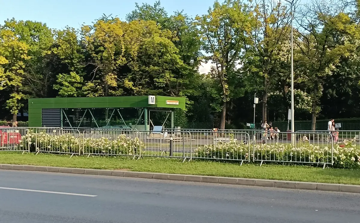 Gard mobil Decorio ce imprejmuieste flori