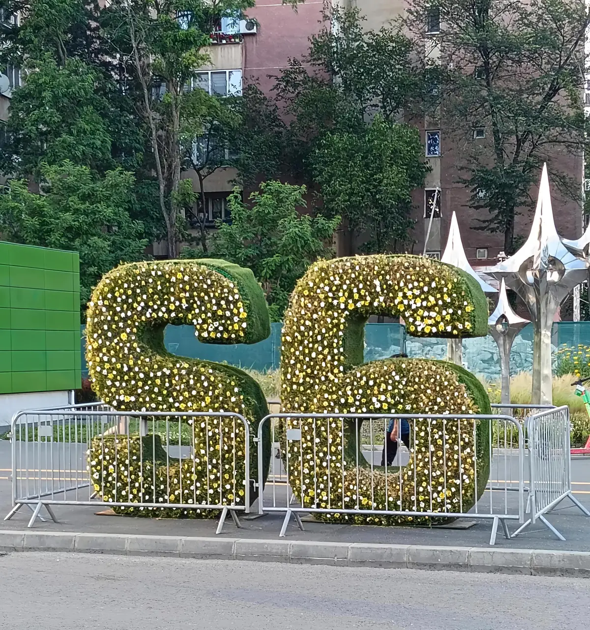 Gard mobil Decorio ce imprejmuieste flori