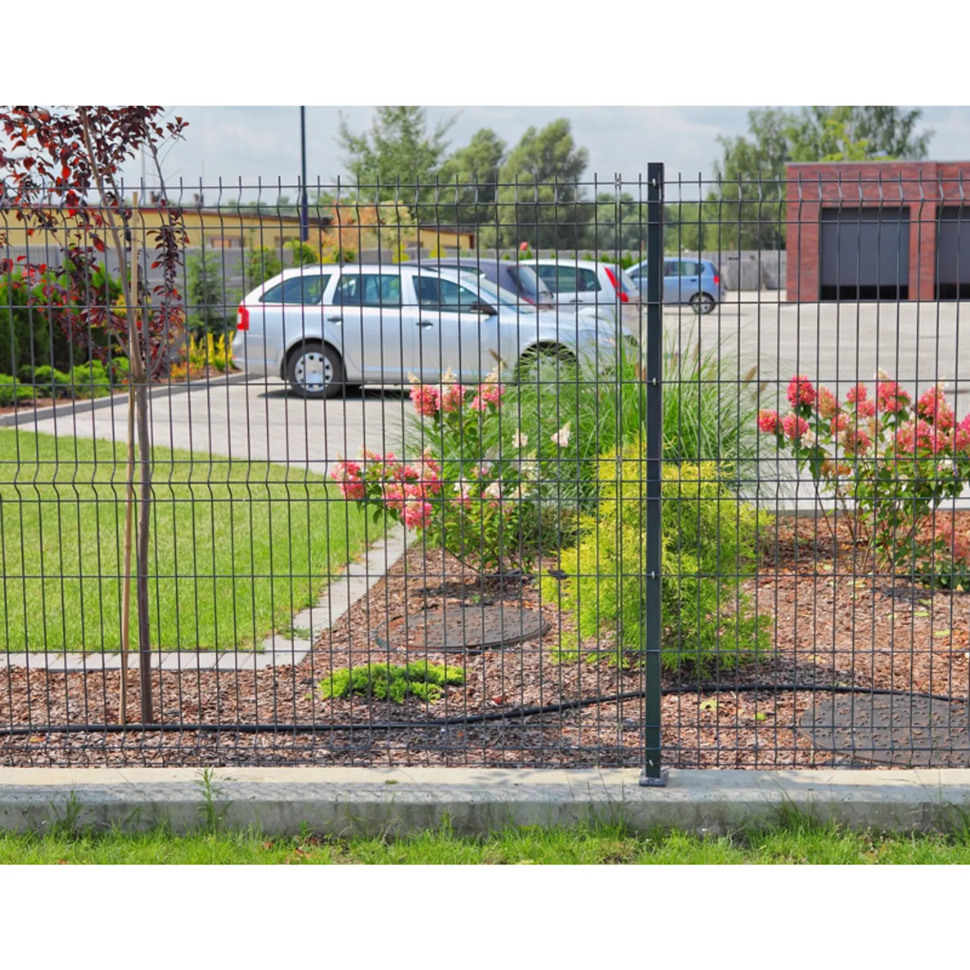 Vega B Light 3D PVC Antracit 1.03 m – Panou Bordurat 4 mm . Panou bordurat de 4 mm. Panoul este galvanizat si acoperit cu PVC pentru o protectie foarte buna la coroziune. Panouri versatile pentru orice aplicatie: atat industriala, rezidentiala cat si agricola. Usor si rapid de montat. Stoc disponibil pentru 2 culori, antracit si verde pe diferite dimensiuni.

