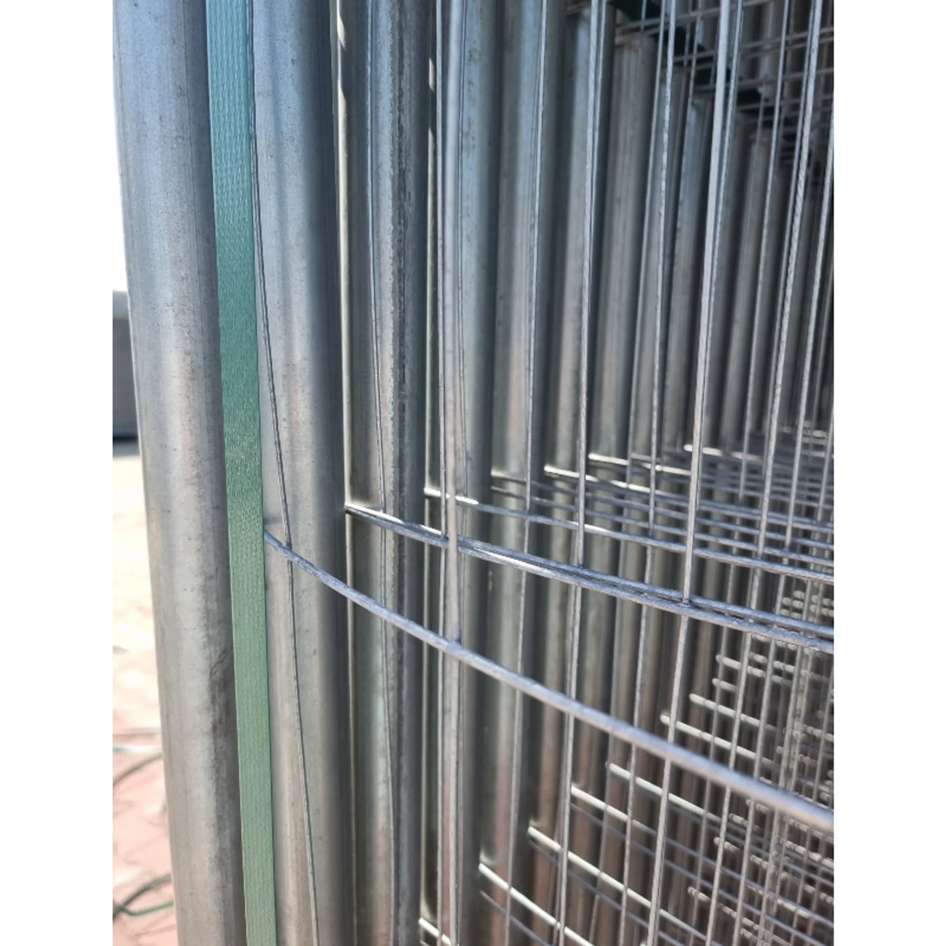 ST25 Standard – Panou Gard Santier . Panourile ST25 sunt panouri mobile de gard de santier zincate si rezistente. Sudura de calitate, dar cu preț avantajos. Dimensiuni standard.