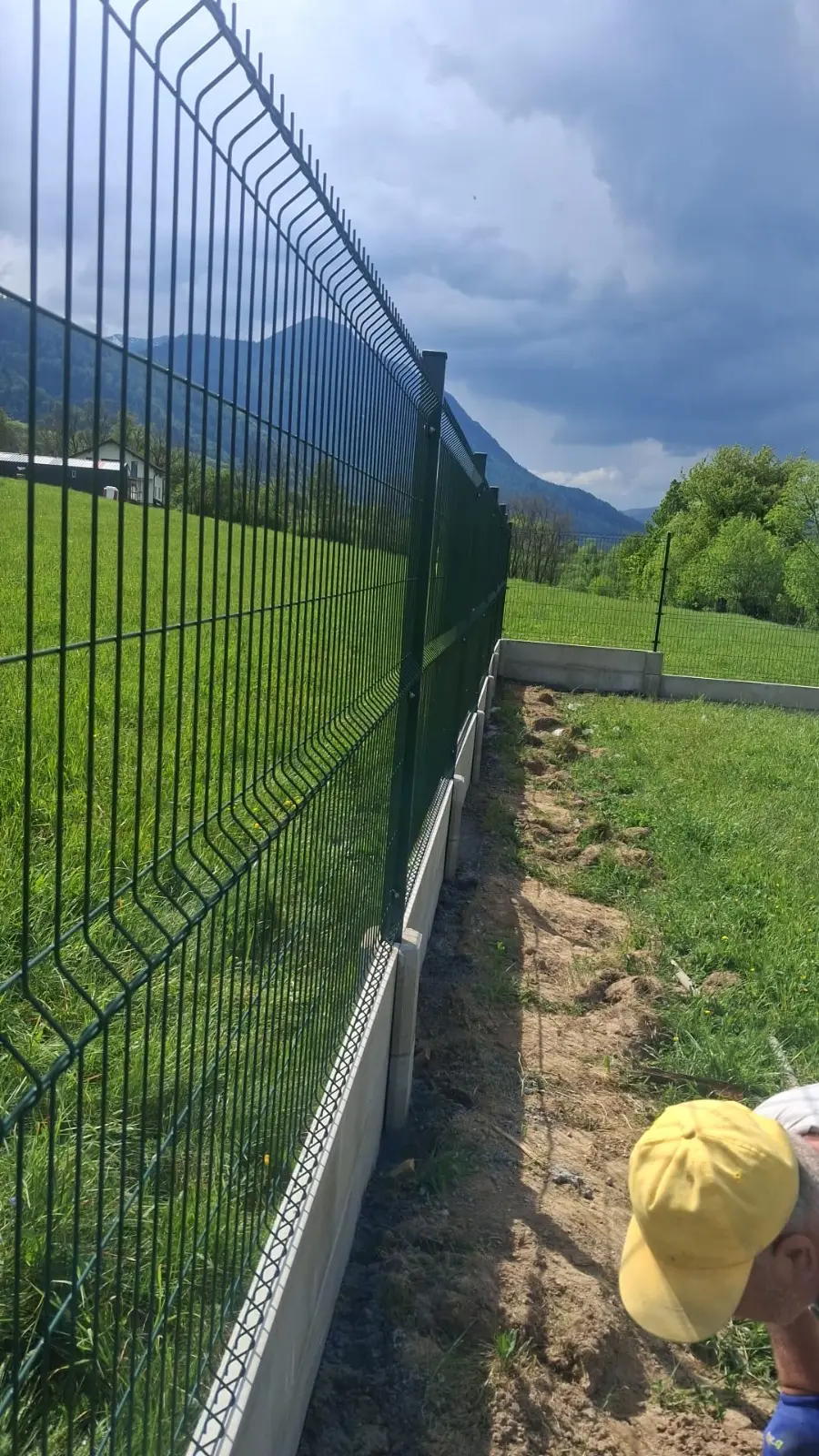 Solutie completa gard bordurat cu soclu prefabricat