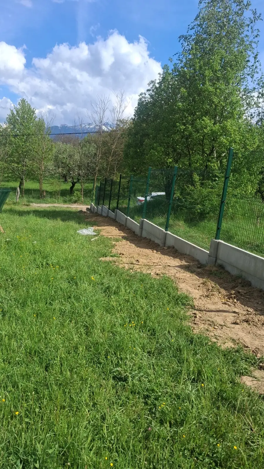 Solutie completa gard bordurat cu soclu prefabricat