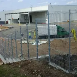 Gard cu stalp rectangular zincat